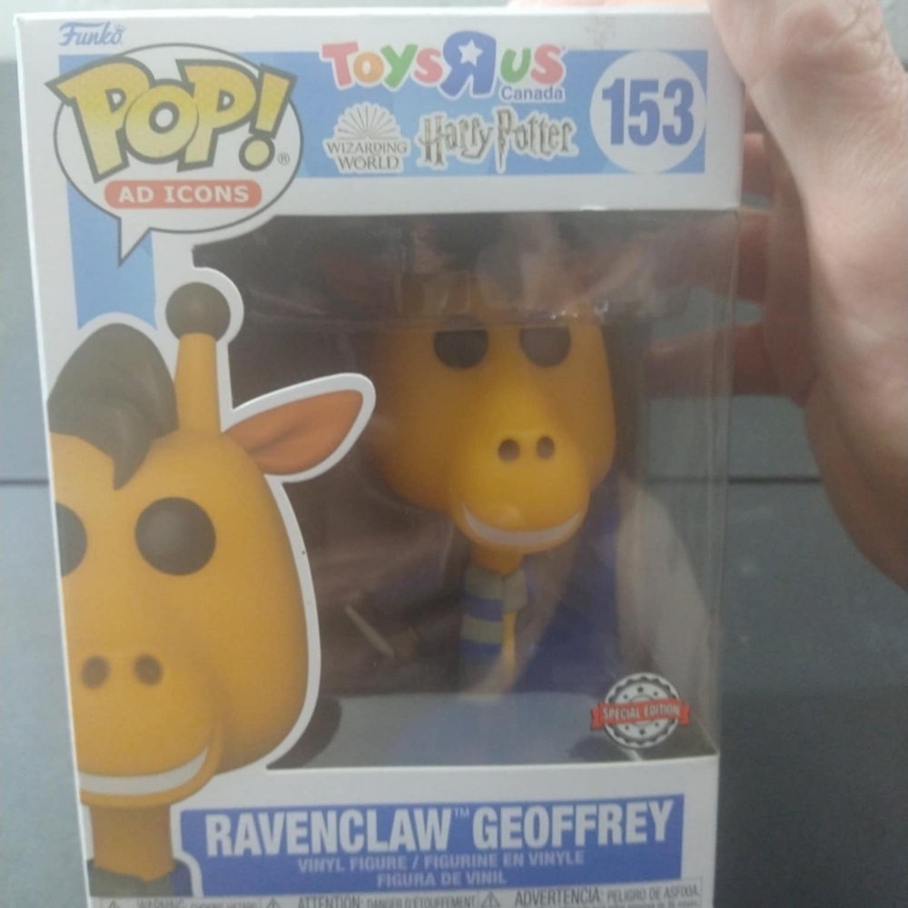 Rare Toys R Us Geoffrey Ravenclaw Harry Potter Collaboration POP #153. Sealed
